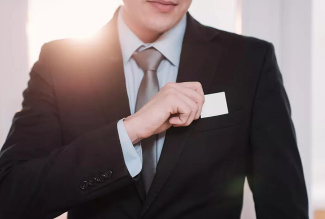 领导有这4种特征时,说明领导是小人,要懂得甄别(图1) 领导有这4种特征时,说明领导是小人,要懂得甄别(图1)