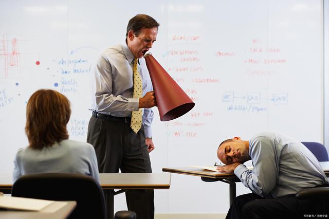 掌握激励员工的奖惩激励法，让员工主动工作，省心省力(图1)