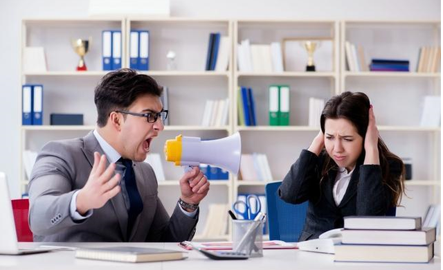 职场老人忠告：不要轻易对领导做出这3种行为，除非你打算不干了(图2)