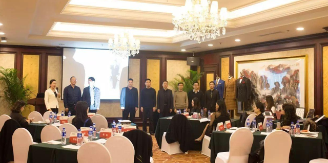 女子跟老板创业5年被开,发了一条朋友圈,公司立马把她请了回来(图2) 女子跟老板创业5年被开,发了一条朋友圈,公司立马把她请了回来(图2)