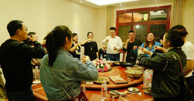 “点烟识人术”:老领导说,饭局上,烟品看人品,这3种人不能用(图7) “点烟识人术”:老领导说,饭局上,烟品看人品,这3种人不能用(图7)