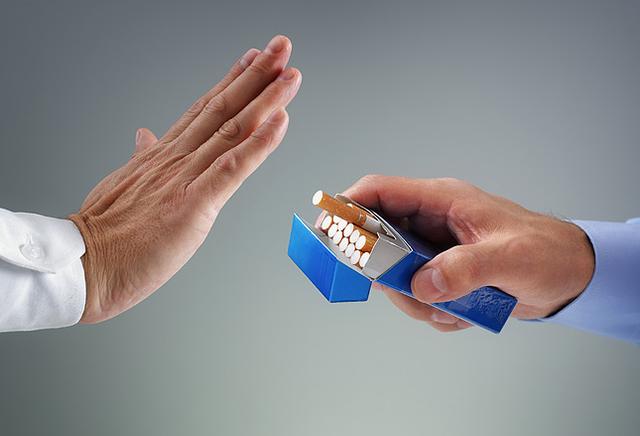 “点烟识人术”:老领导说,饭局上,烟品看人品,这3种人不能用(图5) “点烟识人术”:老领导说,饭局上,烟品看人品,这3种人不能用(图5)