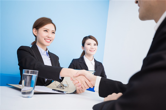 面试官：5根烟，怎么分给6个领导？女研究生回复3个字，被录取(图8)